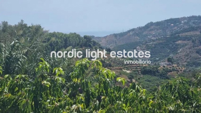 Casa de campo al sur a solo 2 kilómetros de Frigiliana y 4,5 de Nerja