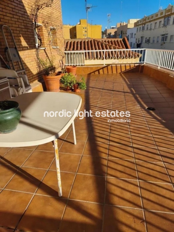 Spacious 4 beds apartment with a 32 sqm terrace