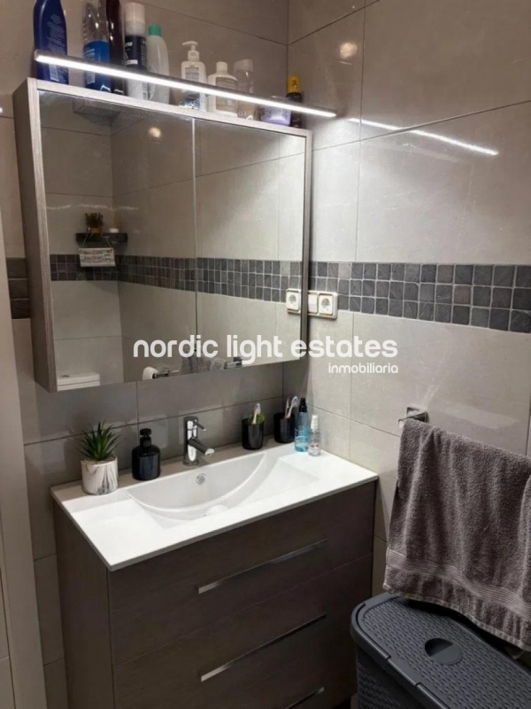 Stylish refurbished apartment with sea views