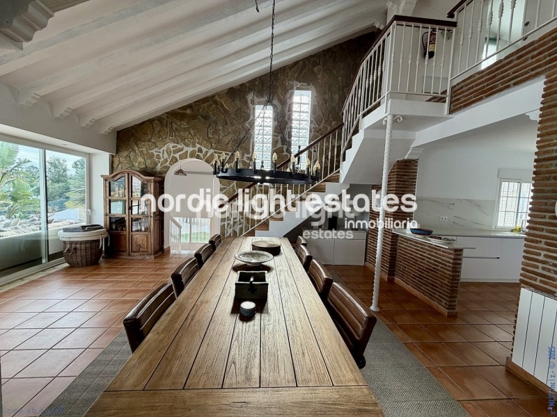 3 villas de lujo con 14 dormitorios,11 baños y 3 piscinas