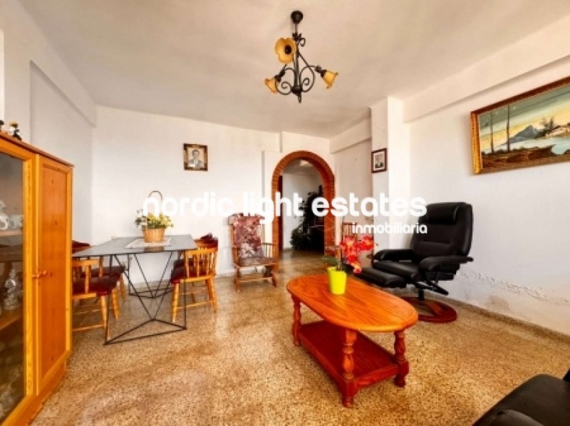 Amplio piso 3 dormitorios para reformar