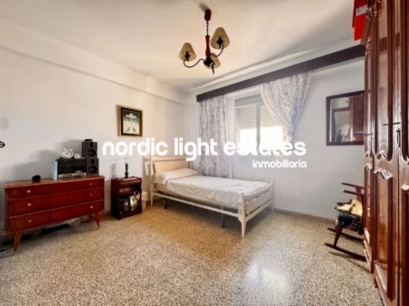 Amplio piso 3 dormitorios para reformar