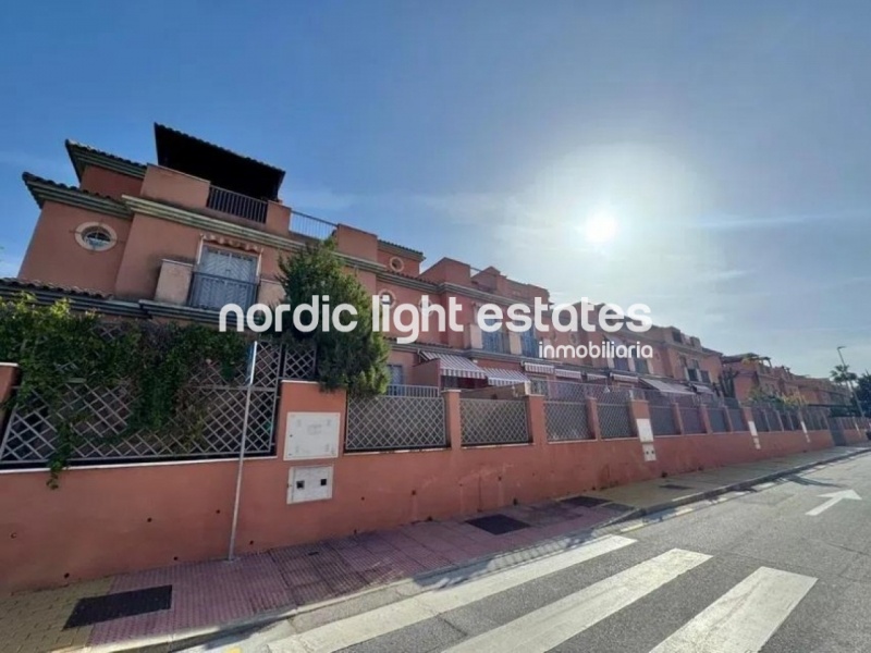 Bonita casa adosada con 2 plazas de garaje