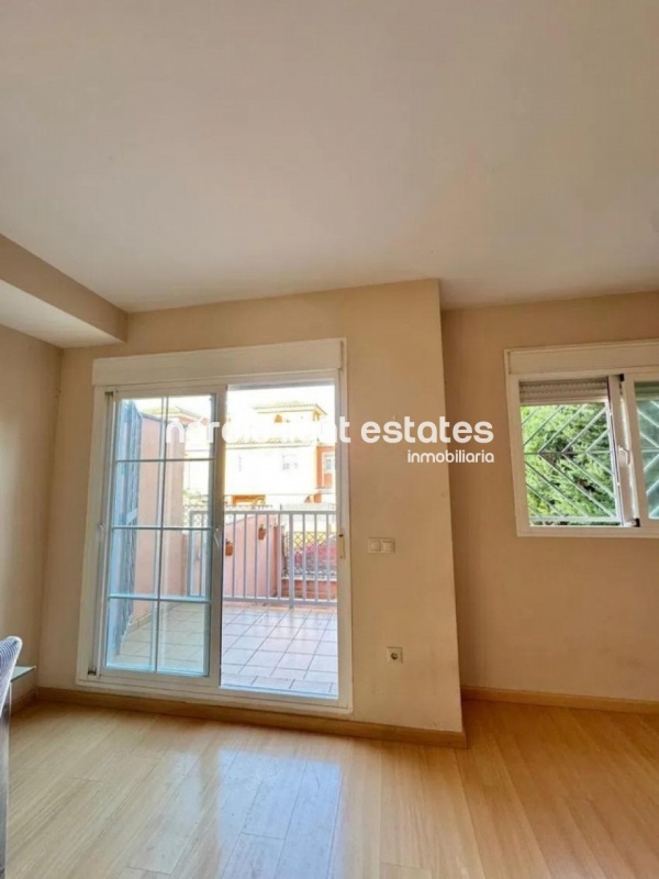 Bonita casa adosada con 2 plazas de garaje