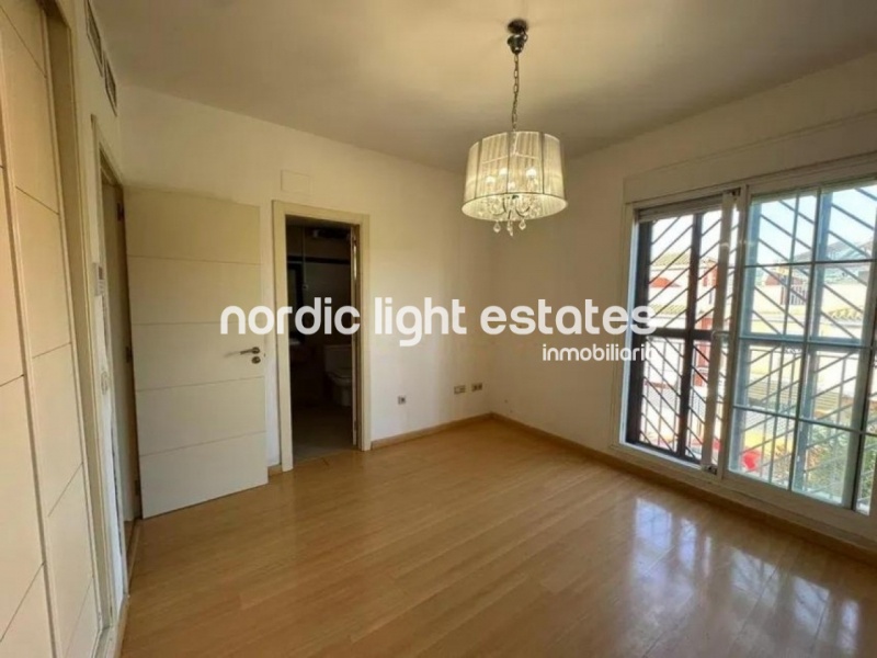 Bonita casa adosada con 2 plazas de garaje