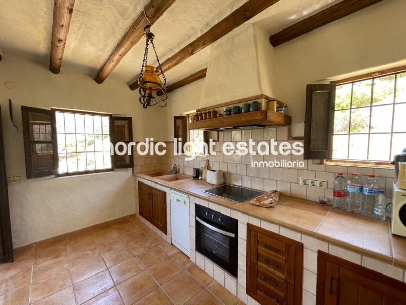 Linda casa de campo, posibilidad de ampliación legal