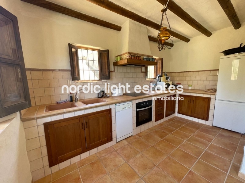 Linda casa de campo, posibilidad de ampliación legal