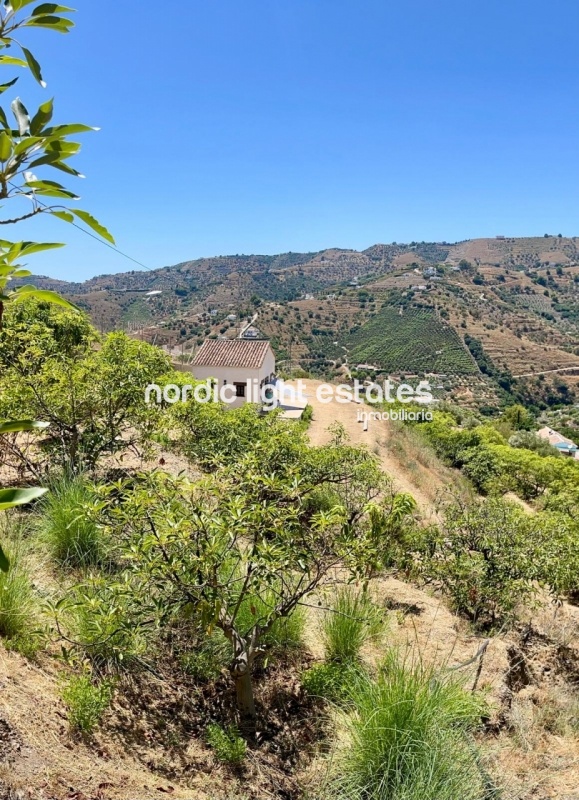 Linda casa de campo, posibilidad de ampliación legal