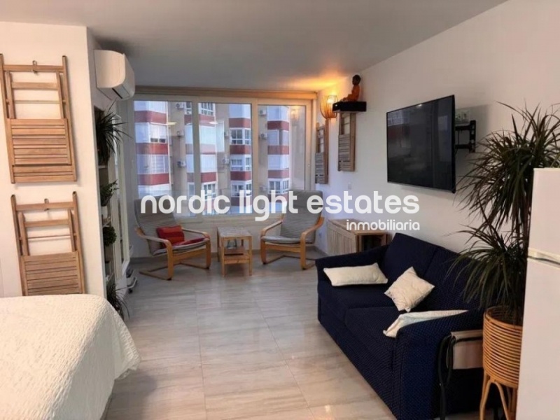 Modern studio refurbished with high quality materials 