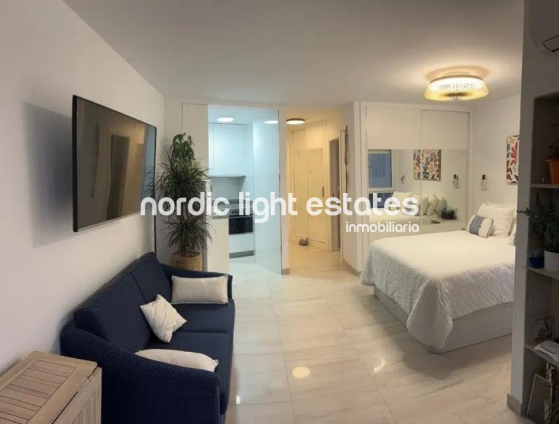 Modern studio refurbished with high quality materials 