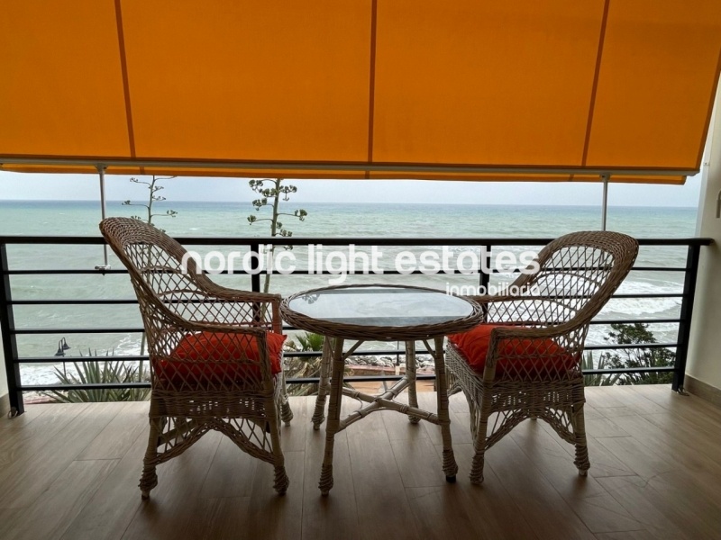 Primera línea de la playa. Estudio con plaza de parking