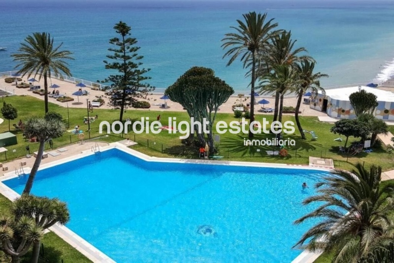 Primera línea de la playa. Estudio con plaza de parking