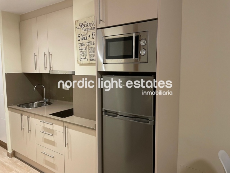 Primera línea de la playa. Estudio con plaza de parking