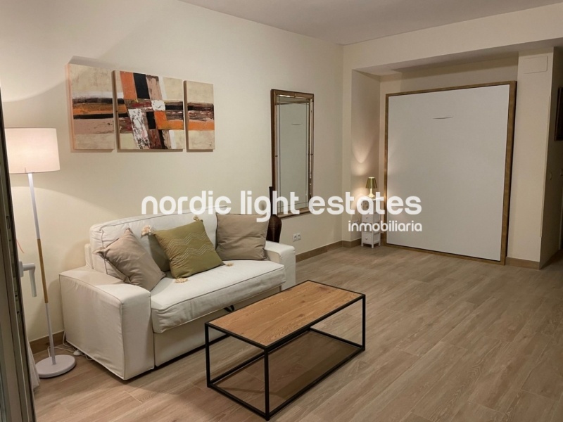 Primera línea de la playa. Estudio con plaza de parking