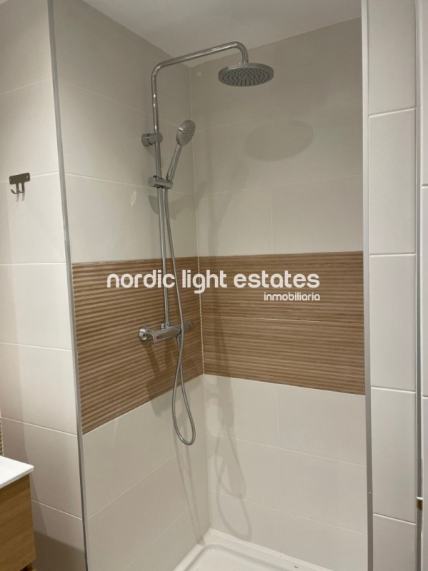 Primera línea de la playa. Estudio con plaza de parking