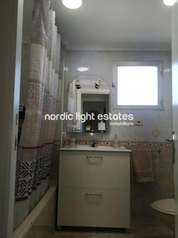 Bonito piso 4 dormitorios, 2 baños, piscina