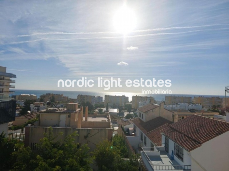 Gran casa adosada al sur de 4 dormitorios y cochera