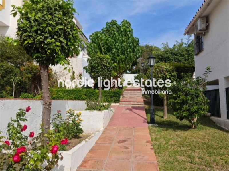 Gran casa adosada al sur de 4 dormitorios y cochera