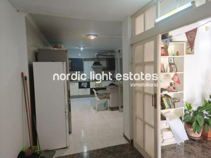 Gran casa adosada al sur de 4 dormitorios y cochera