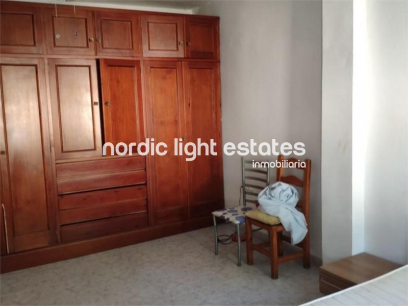 Gran casa adosada al sur de 4 dormitorios y cochera