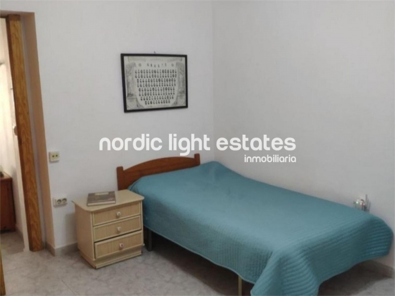 Gran casa adosada al sur de 4 dormitorios y cochera