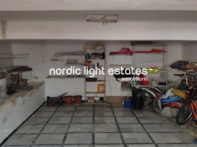 Gran casa adosada al sur de 4 dormitorios y cochera