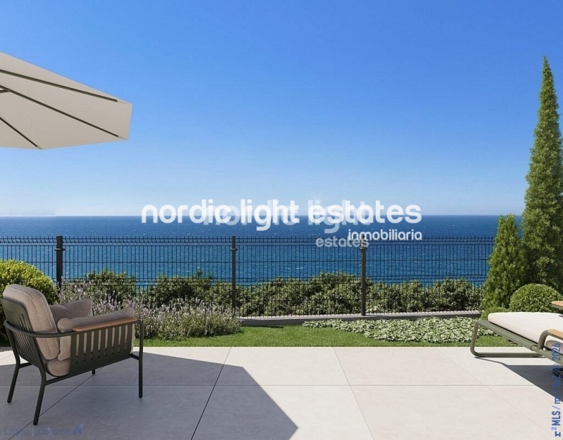 Primera linea de la playa. Villas a estrenar