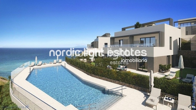 Primera linea de la playa. Villas a estrenar