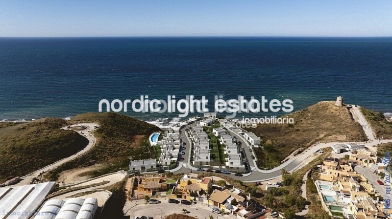 Primera linea de la playa. Villas a estrenar