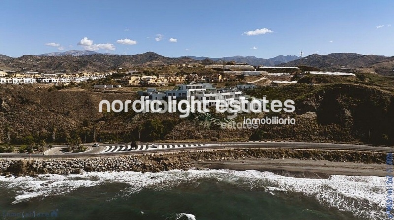 Primera linea de la playa. Villas a estrenar