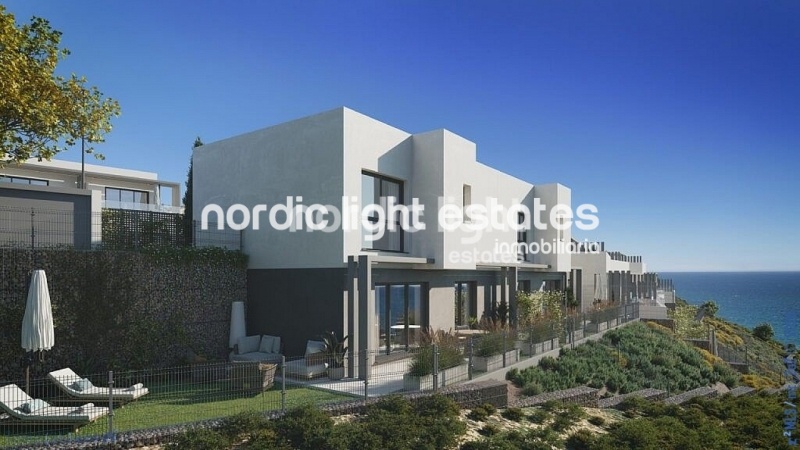 Primera linea de la playa. Villas a estrenar
