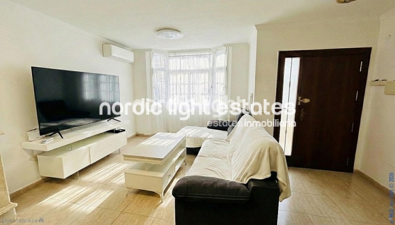 Bonita casa adosada en una urbanización