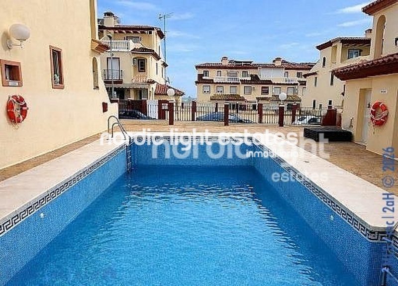 Bonita casa adosada en una urbanización