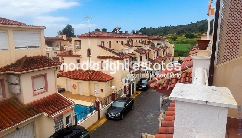 Bonita casa adosada en una urbanización
