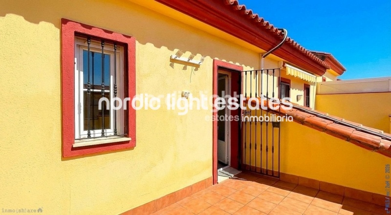 Bonita casa adosada en una urbanización