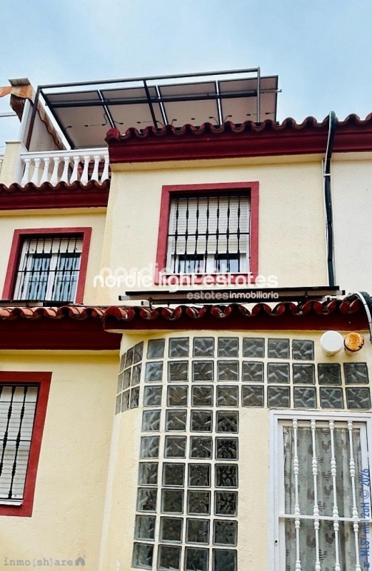 Bonita casa adosada en una urbanización
