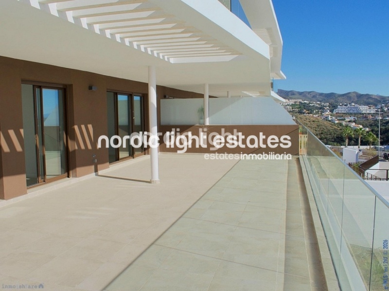 Impresionate apartamento a estrenar con vistas panorámicas al mar