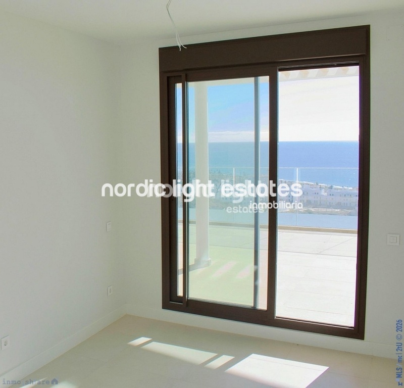 Impresionate apartamento a estrenar con vistas panorámicas al mar