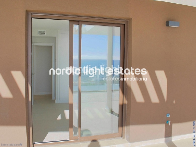 Impresionate apartamento a estrenar con vistas panorámicas al mar