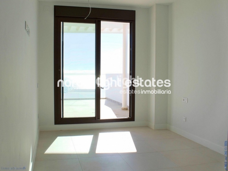 Impresionate apartamento a estrenar con vistas panorámicas al mar