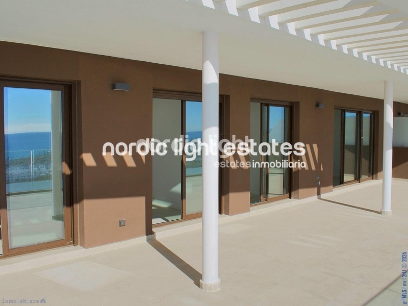 Impresionate apartamento a estrenar con vistas panorámicas al mar
