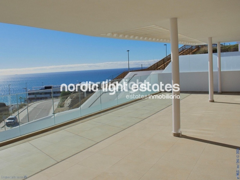 Impresionate apartamento a estrenar con vistas panorámicas al mar