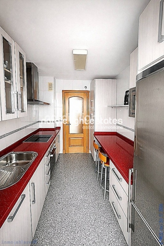 Amplio piso en centro, con plaza de parking y trastero