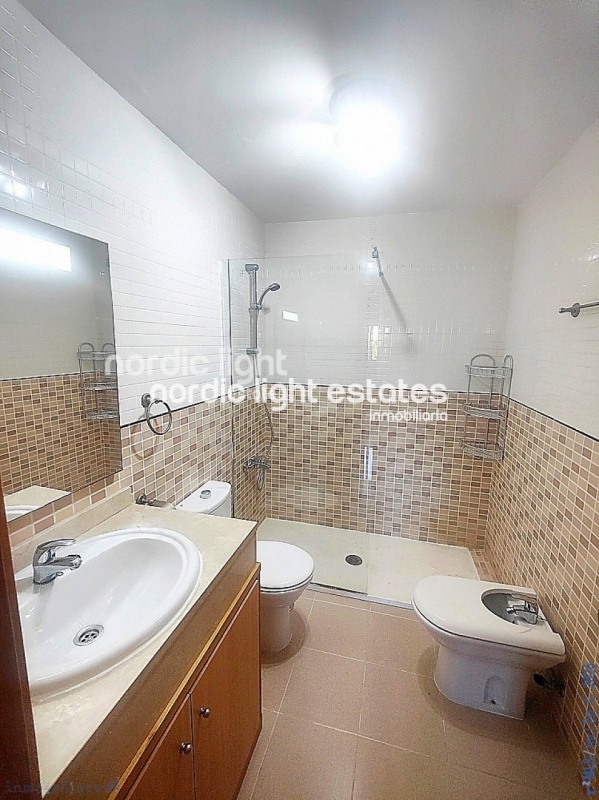 Amplio piso en centro, con plaza de parking y trastero