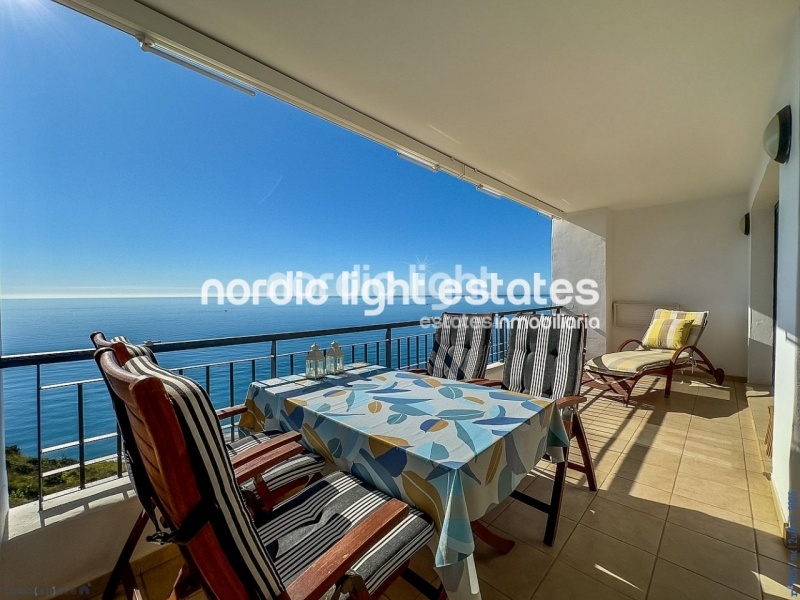 Moderno apartamento con impresionantes vistas panorámicas al mar