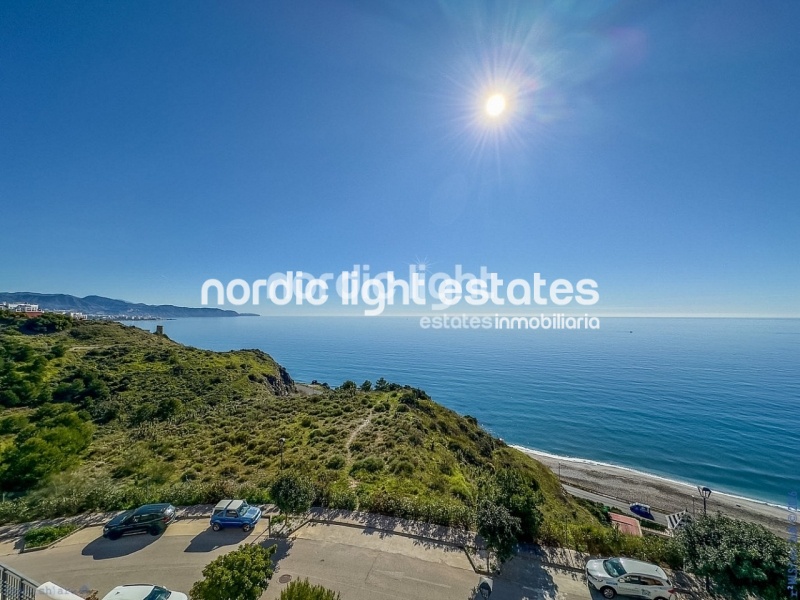 Moderno apartamento con impresionantes vistas panorámicas al mar