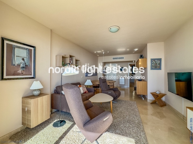 Moderno apartamento con impresionantes vistas panorámicas al mar