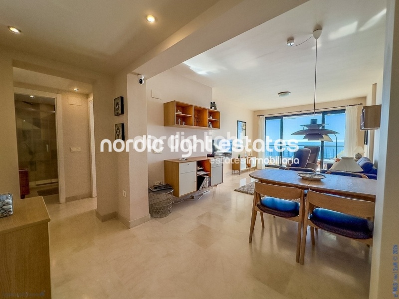 Moderno apartamento con impresionantes vistas panorámicas al mar
