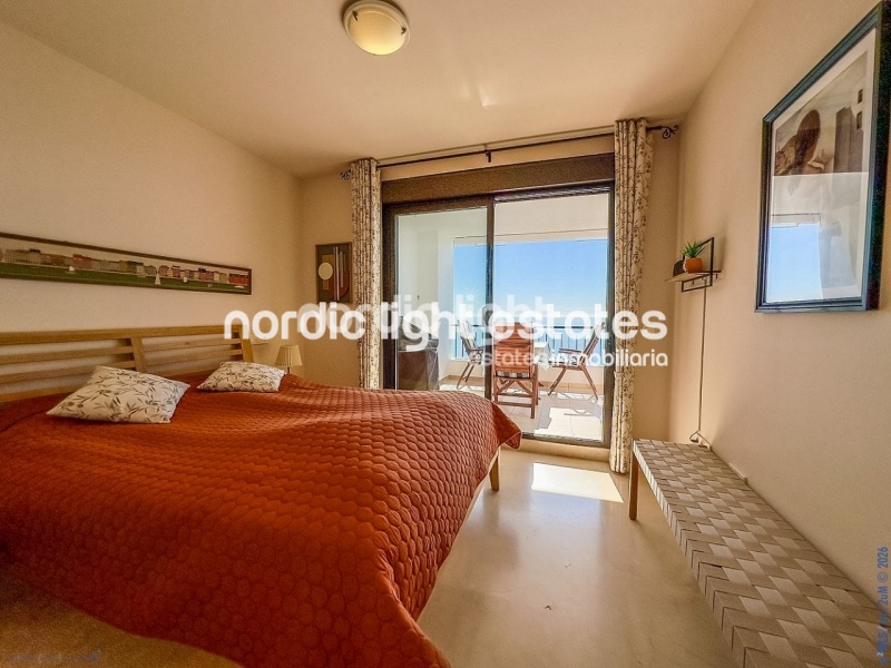 Moderno apartamento con impresionantes vistas panorámicas al mar