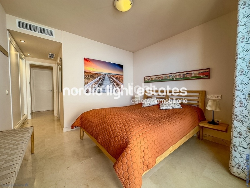 Moderno apartamento con impresionantes vistas panorámicas al mar